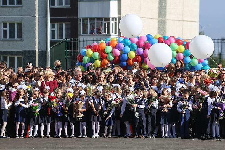 За парты самой большой школы в Тюменской области сели 2,5 тыс. учеников