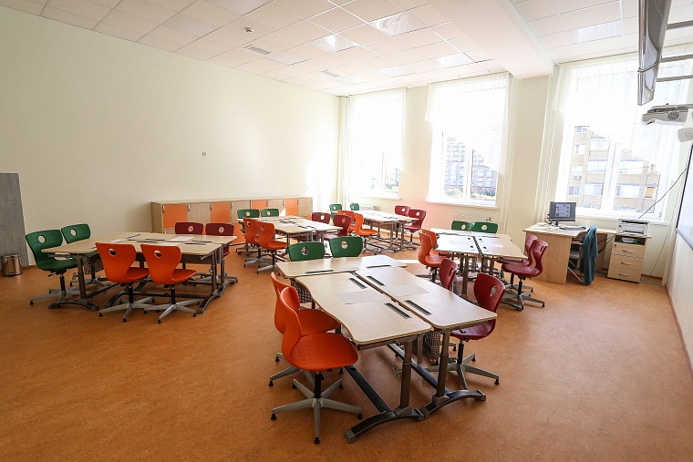 За парты самой большой школы в Тюменской области сели 2,5 тыс. учеников