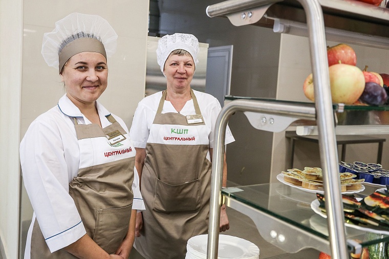 За парты самой большой школы в Тюменской области сели 2,5 тыс. учеников