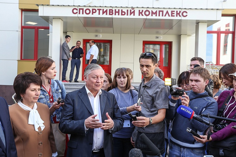 За парты самой большой школы в Тюменской области сели 2,5 тыс. учеников