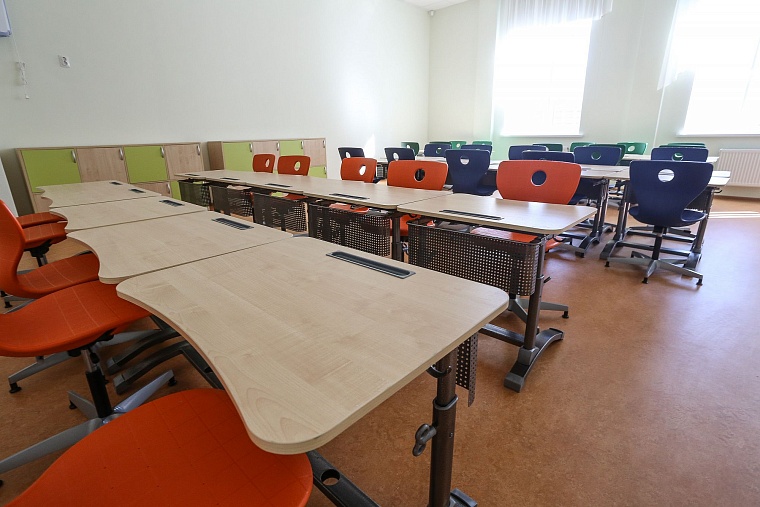 За парты самой большой школы в Тюменской области сели 2,5 тыс. учеников