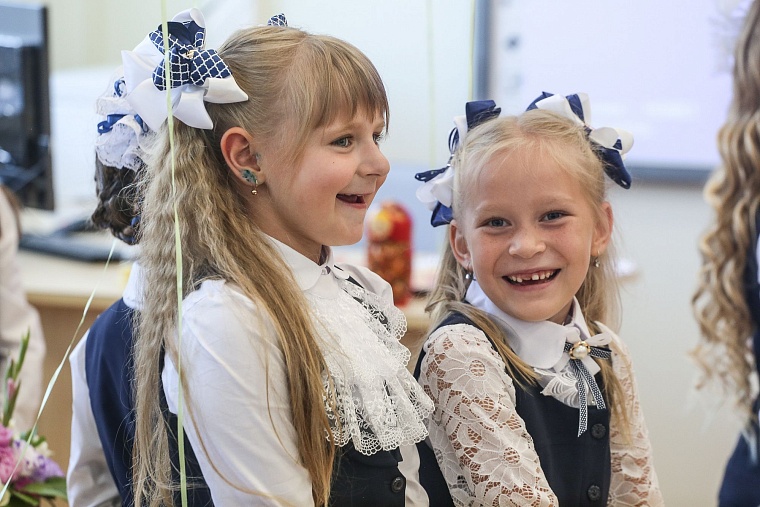 За парты самой большой школы в Тюменской области сели 2,5 тыс. учеников