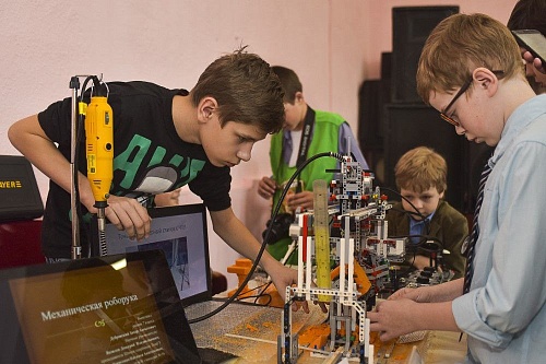 Работы юных конструкторов Тюменской области отберут на выставку