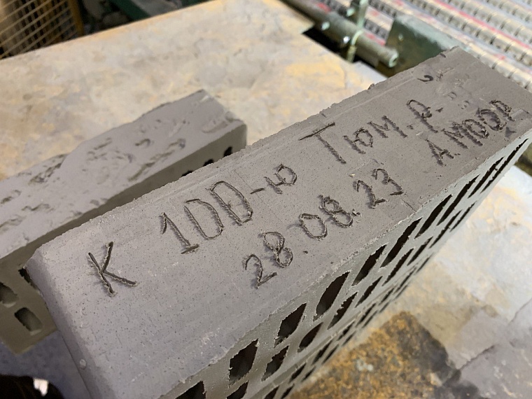 Александр Моор сделал необычный сувенир к 100-летию Тюменского района