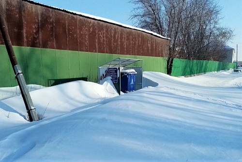 В деревнях и поселках Тюменской области мусоровозы с трудом пробиваются к контейнерным площадкам