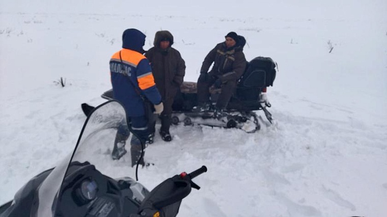 На Ямале шесть человек в непогоду застряли в тундре