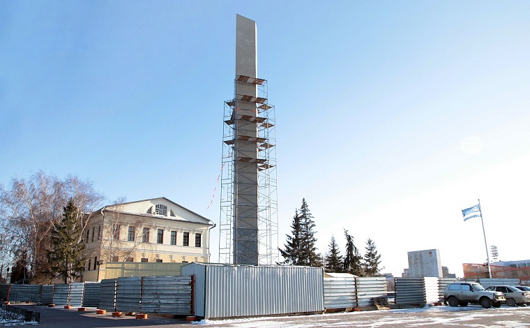 На Исторической площади готовятся заменить барельеф