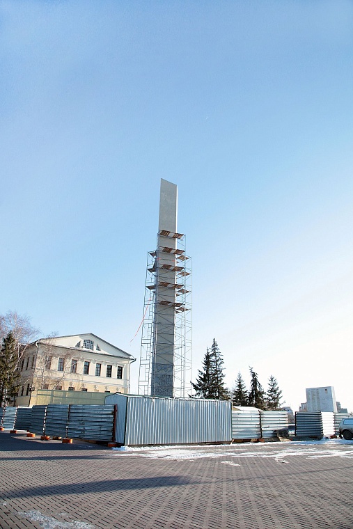 На Исторической площади готовятся заменить барельеф