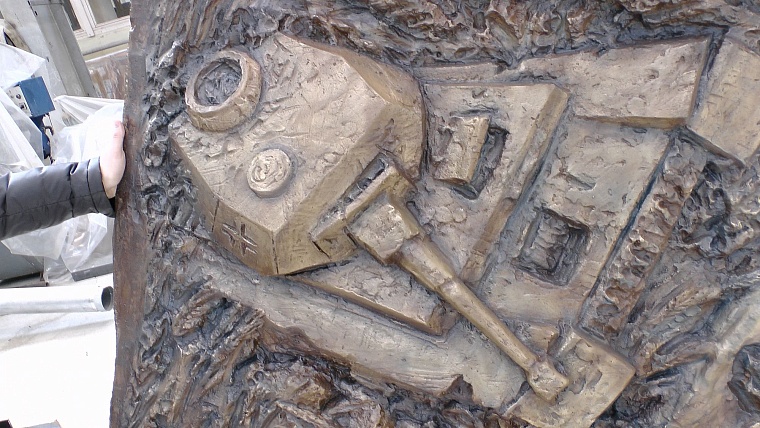 На Исторической площади готовятся заменить барельеф