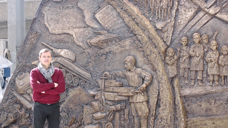 На Исторической площади готовятся заменить барельеф