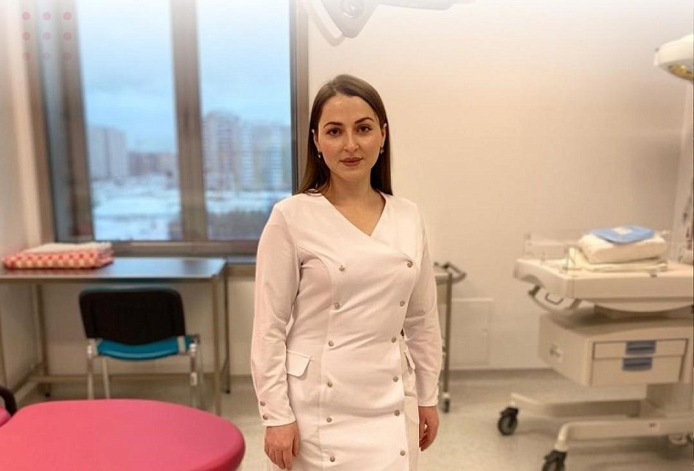 Врач из Югры спасла мать и ребенка на борту самолета