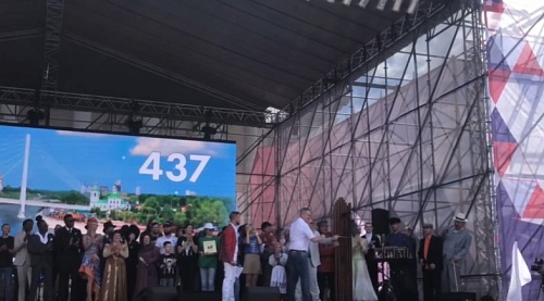 Глава Тюмени Руслан Кухарук открыл празднование Дня города колокольным звоном