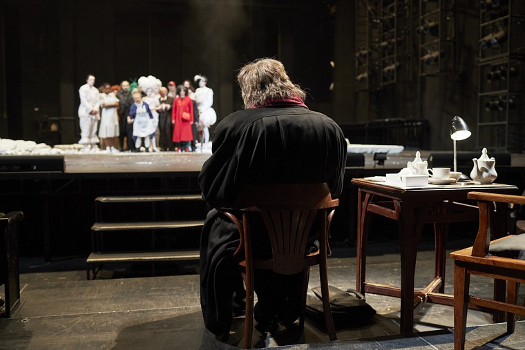 Нельзя пропустить: золотомасочный спектакль с неузнаваемым Евгением Цыгановым на киноэкране в Тюмени