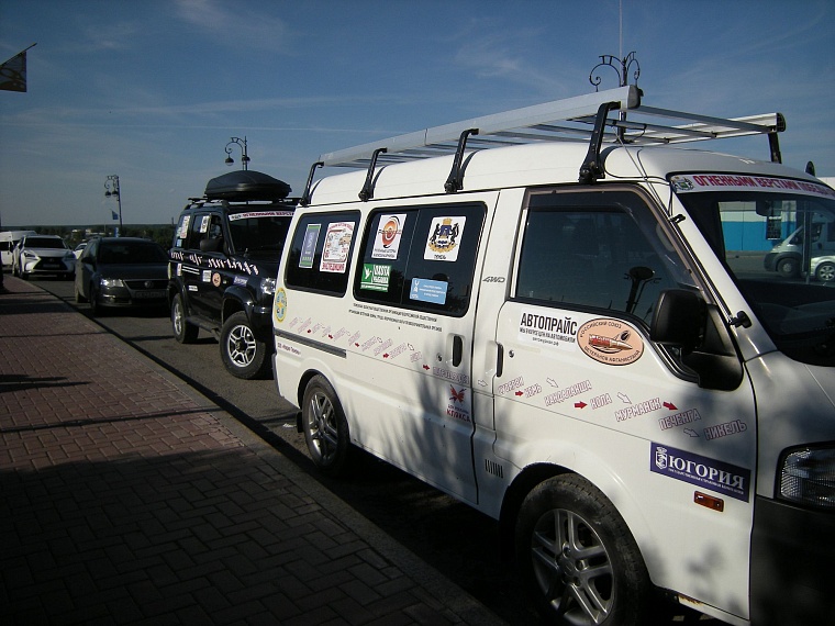 Участники автопробега установят в Никеле надгробия на братских могилах погибших тюменцев