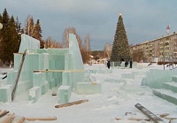 Уксус плюс водка. Скульпторы поделились секретами строительства ледового городка в Заводоуковске.