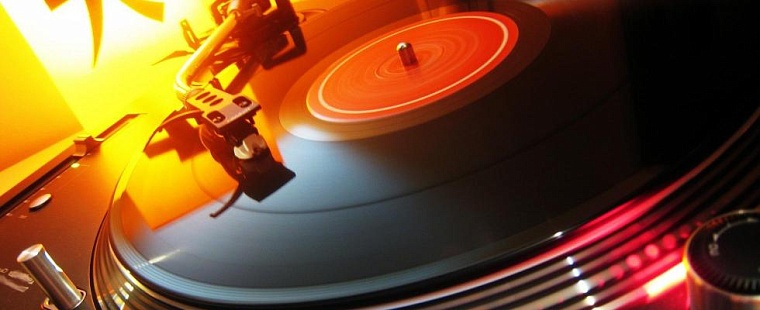 Афиша на уик-энд: IGOLKAmarket, легенды ВИА 80-х и «Фаворитка»