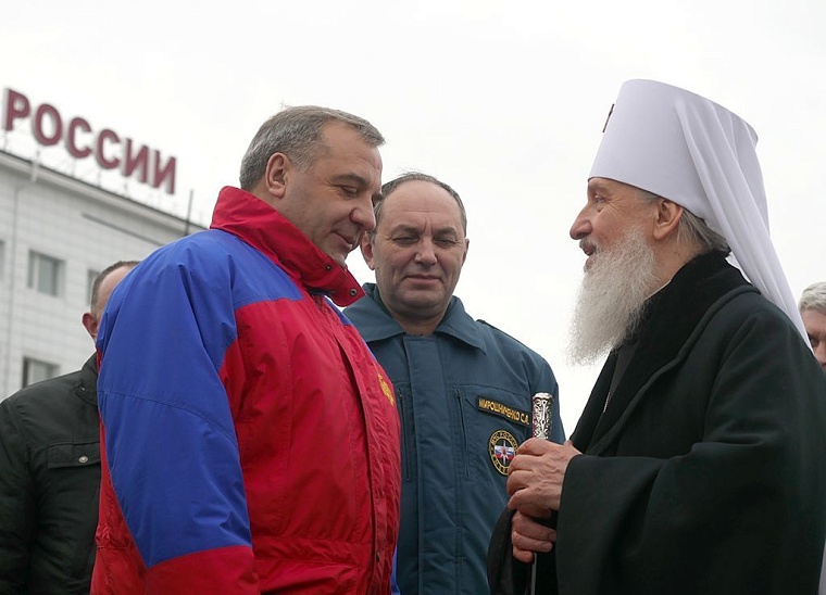 Министру МЧС в Тюмени показали пожарный квадрокоптер