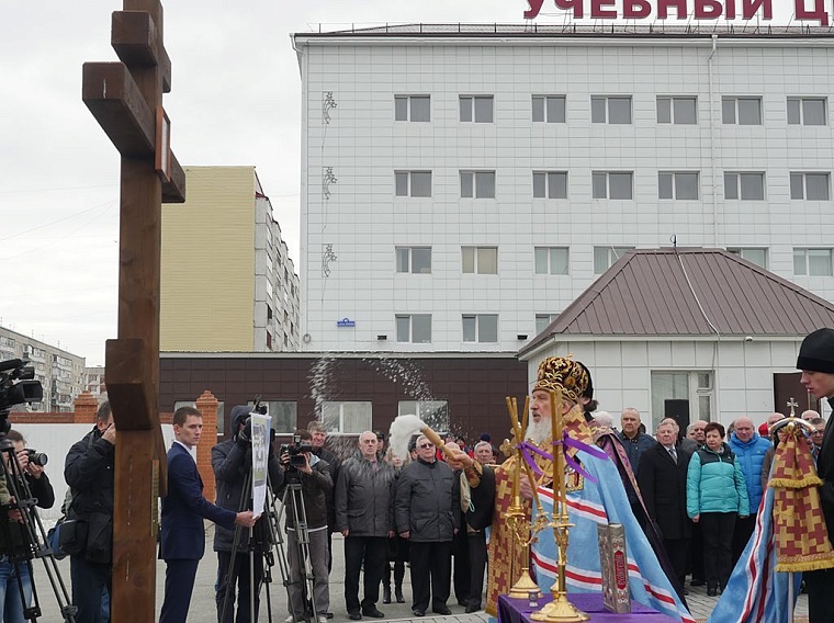 Министру МЧС в Тюмени показали пожарный квадрокоптер
