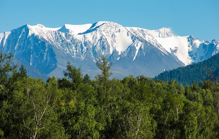 Вид на красавицу Белуху.