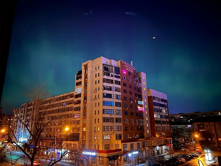 Жители Тюмени стали свидетелями невероятного северного сияния