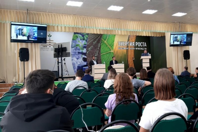 Тюменских студентов призвали уважать мировые религии