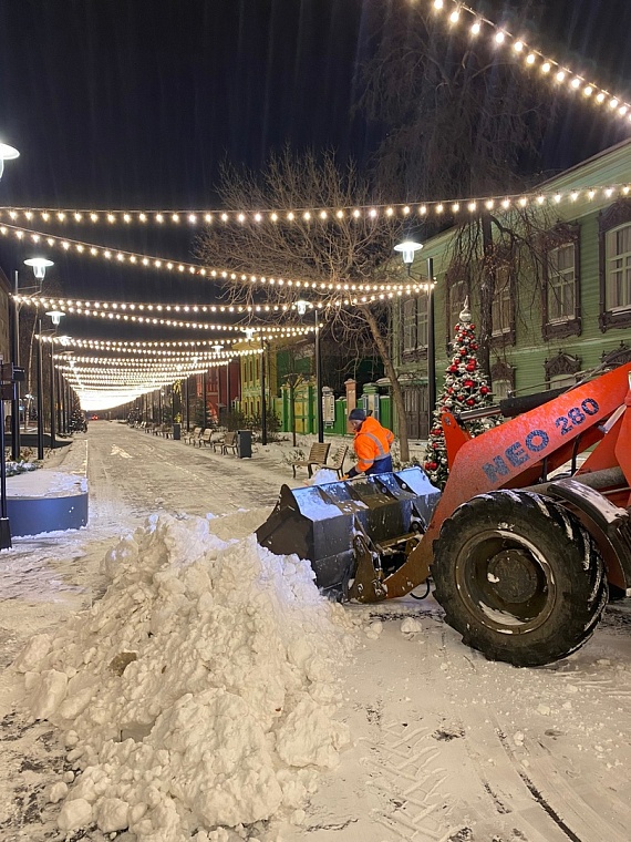 С улиц Тюмени за сутки вывезли 17 тысяч кубометров снега