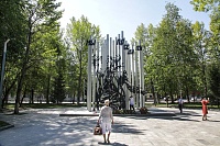 Обновленный сквер имени Якова Неумоева сравнили с Затюменским парком