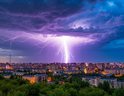 В Тюменской области 26 апреля прогнозируют грозу и сильный ветер