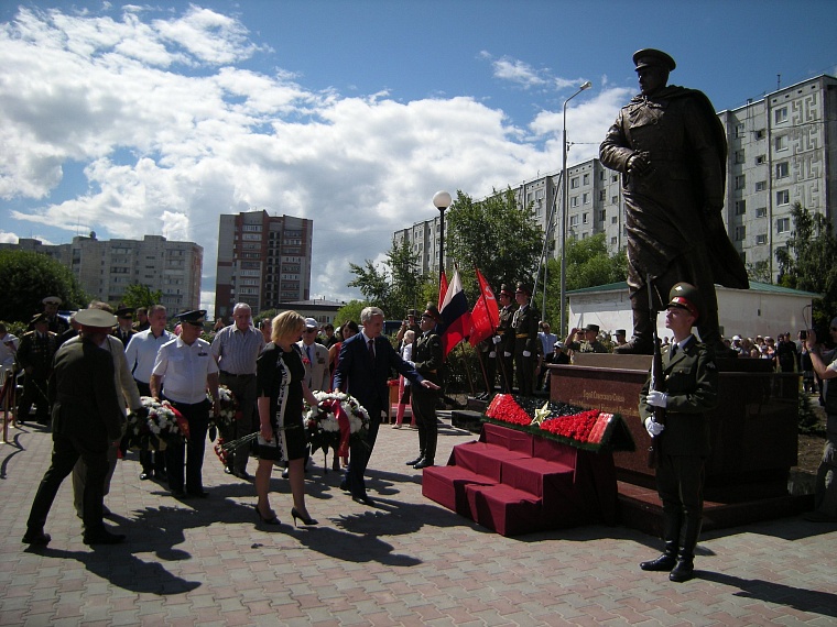 В Тюмени открыли памятник генералу армии Ивану Федюнинскому