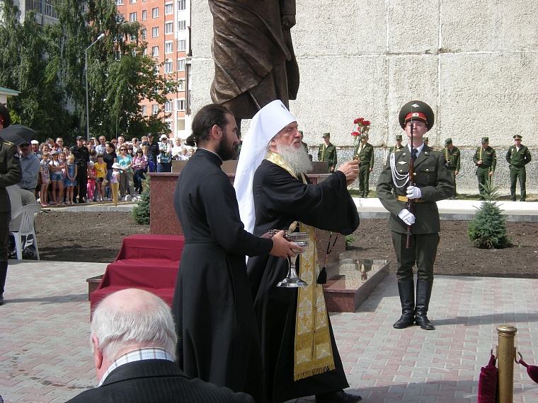 В Тюмени открыли памятник генералу армии Ивану Федюнинскому