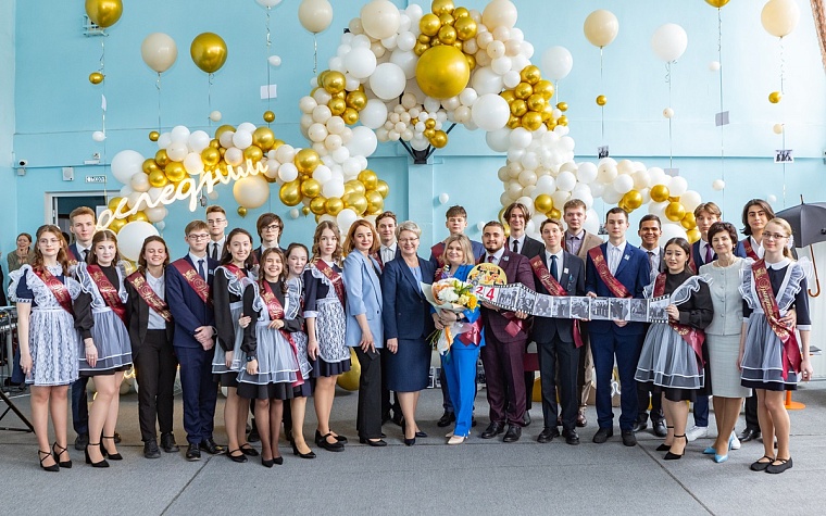 Десятый выпуск корпоративного проекта «Газпром-класс» в новоуренгойской школе «Перспектива»