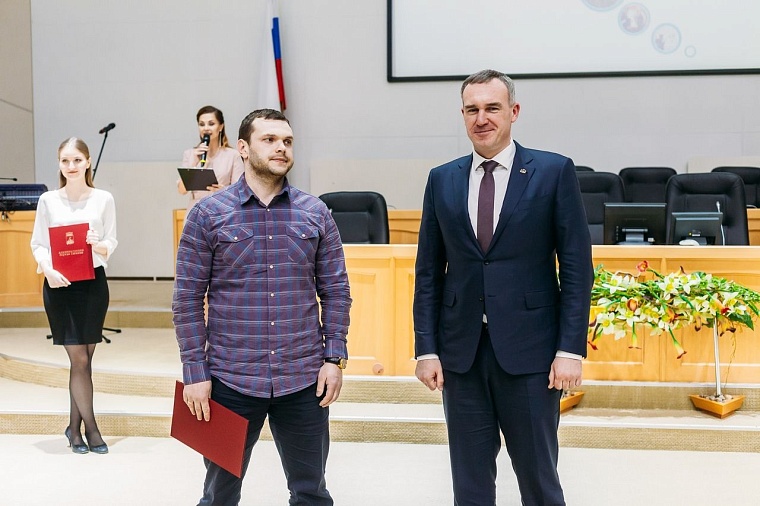 Лучших работников ЖКХ наградили в мэрии: главное – уважайте потребителя