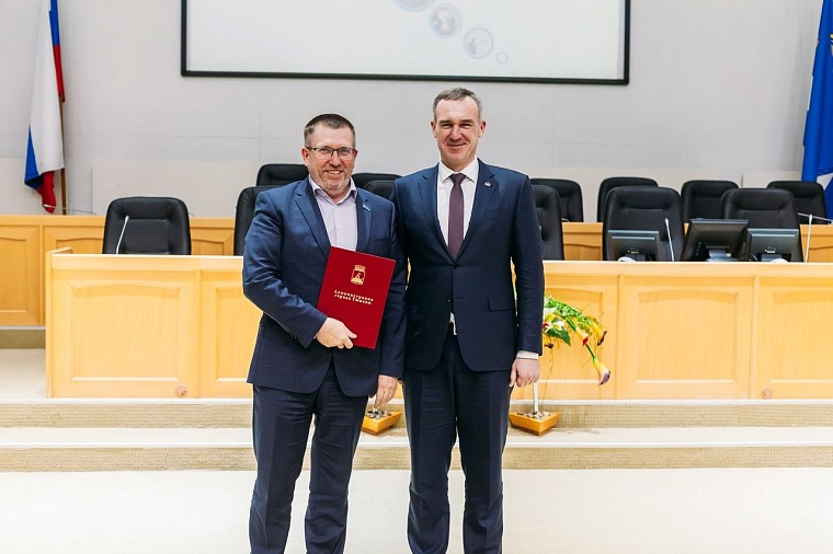 Лучших работников ЖКХ наградили в мэрии: главное – уважайте потребителя