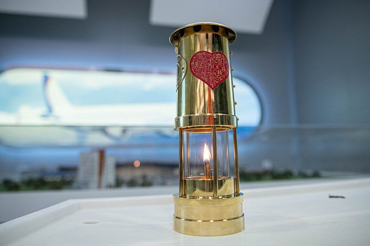 В Тюмень привезли огонь семейного очага