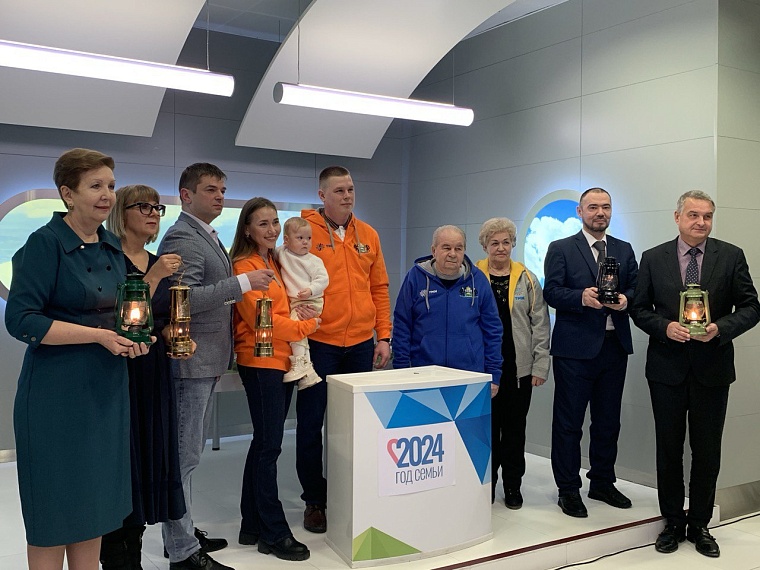 В Тюмень привезли огонь семейного очага