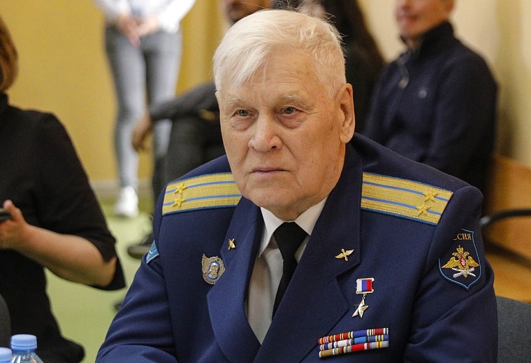 Александр Моор напомнил тюменцам о подвиге экипажа Владимира Шарпатова