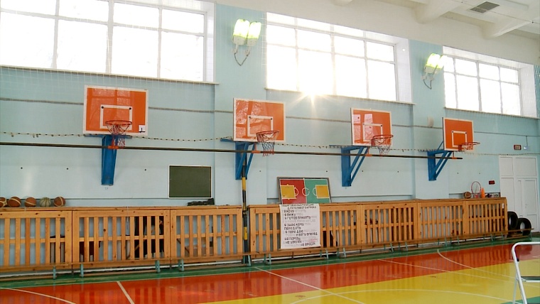 Пока двигаюсь, живу! 77-летний тюменский физрук ведет уроки уже 50 лет