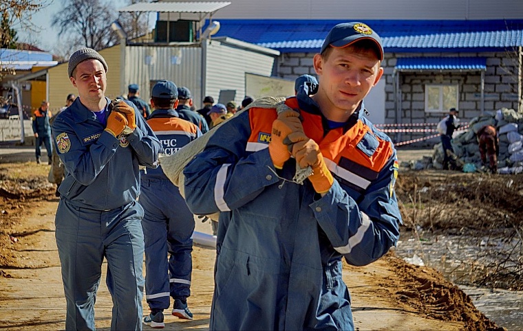 В правительстве Тюменской области опровергли информацию о бездействии приезжих сотрудников МЧС