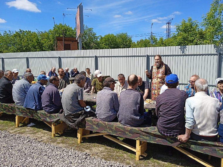 В центре "Милосердие" в Тюмени живет более ста бездомных