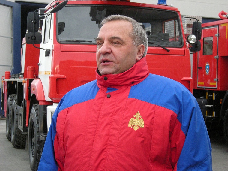 Министр МЧС России Владимир Пучков вручил новую технику тюменским спасателям