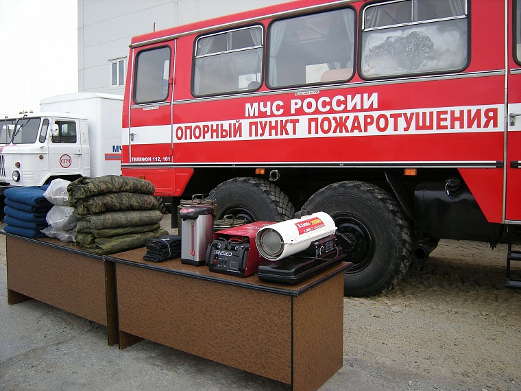 Министр МЧС России Владимир Пучков вручил новую технику тюменским спасателям