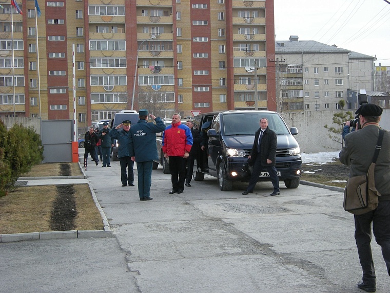 Министр МЧС России Владимир Пучков вручил новую технику тюменским спасателям