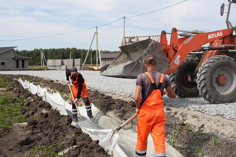 Инновационный геотекстиль спасает дороги от грунтовых вод, людей от запаха свалок и дачников – от сорняков