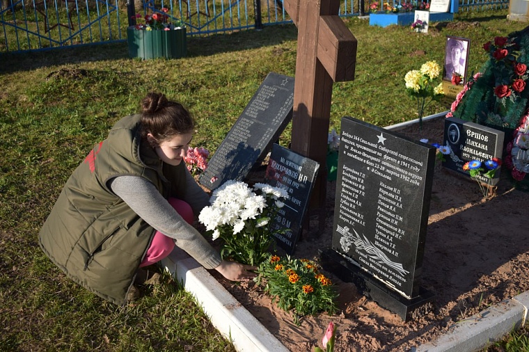 Тюменские поисковики благоустраивают памятники и ветеранские захоронения