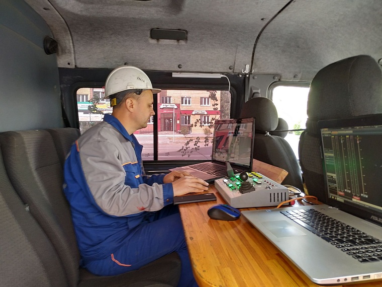 Теплосети на проезде Заречном в Тюмени проверяет робот