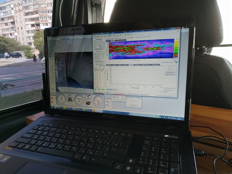 Теплосети на проезде Заречном в Тюмени проверяет робот
