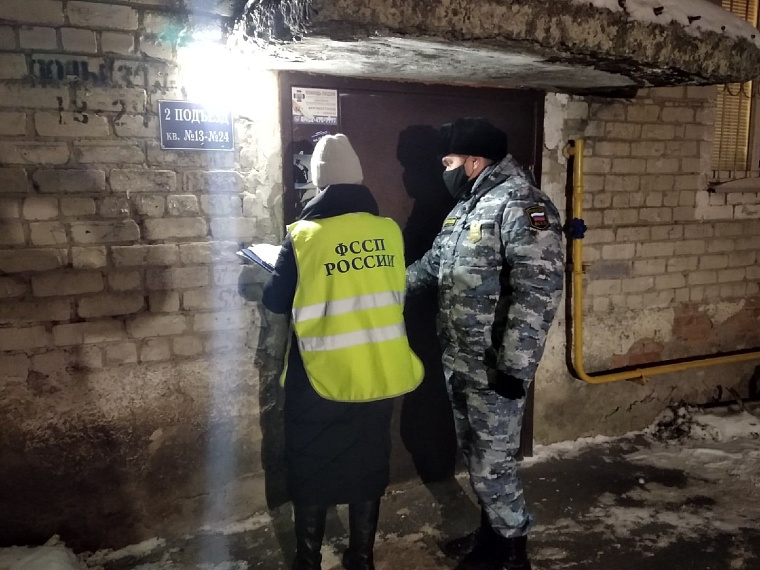 Утренний рейд приставов: у тюменок изъяли "Мерседес" и "Дэу"