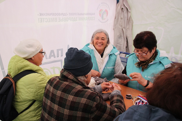 В Тюмени серебряные волонтеры ждут мужчин