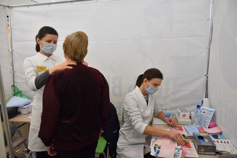 Рак у тюменцев выявляли в торговом центре