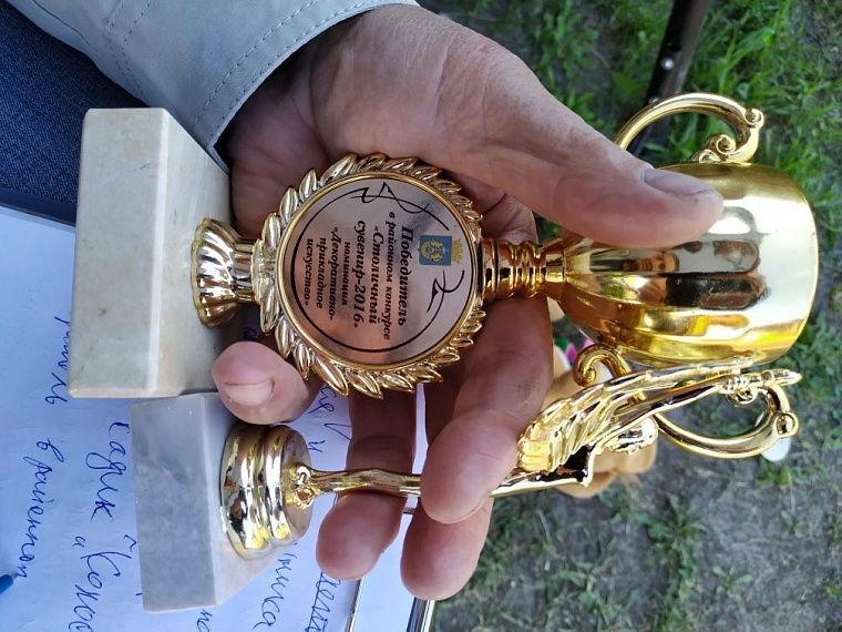 Как кузнец в Борках "выращивает" стальные розы